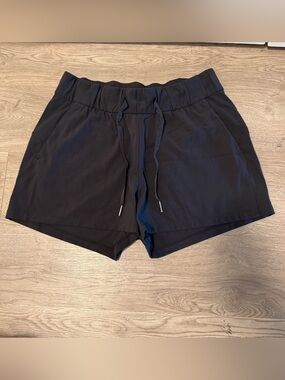 Lululemon On The Fly Shorts Size 6 Drawstring Tie Casual Black